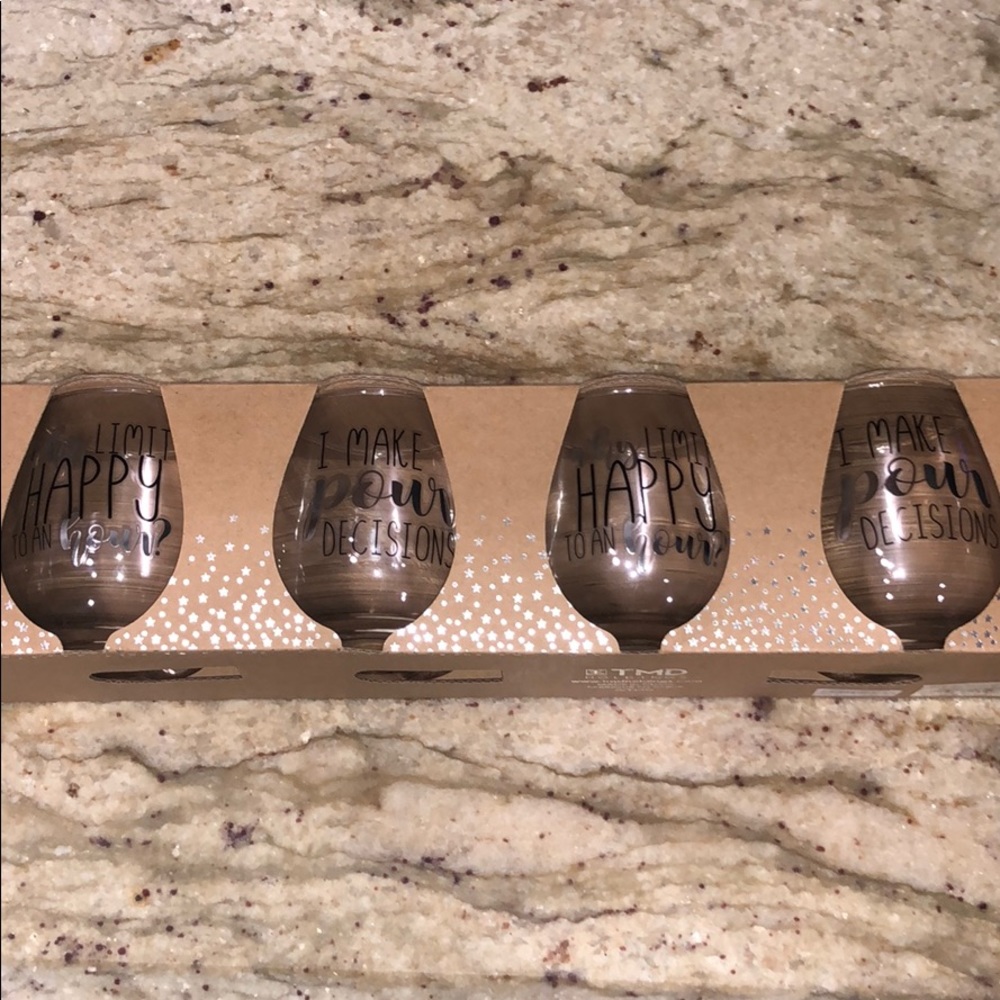 NWT Set of 4 Stemless Wine Glasses